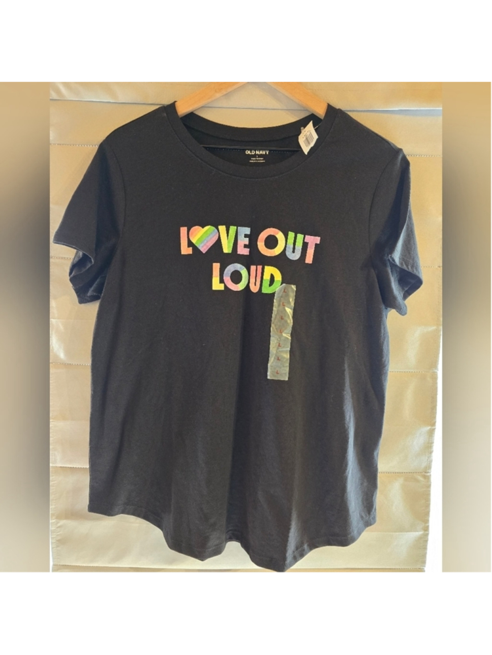 NWT Love out loud pride T shirt old navy L